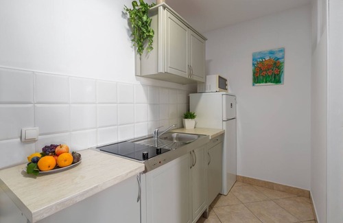 Brulo Apartment | Idyllic flat just 600 metres from the beach with private terrace, WiFi, parking space