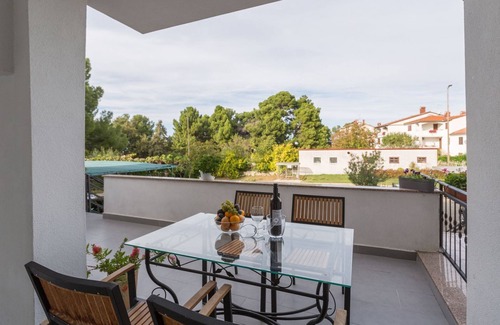 Brulo Apartment | Idyllic flat just 600 metres from the beach with private terrace, WiFi, parking space