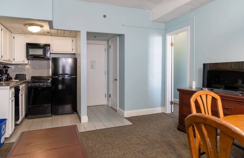 Brigantine House | Idyllic Getaway! 3 Great Units Right on Beach! Pool, Snorkeling, Bar!