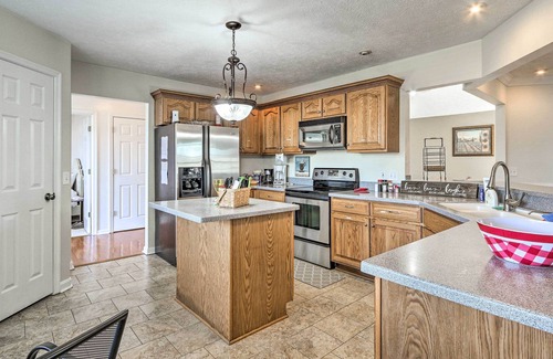 Luray Cottage | Idyllic Luray Cottage w/ Deck & Mtn Views!