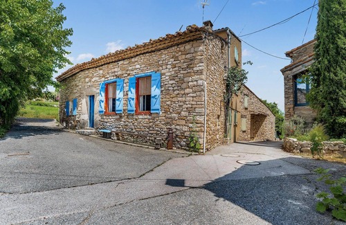 Limans House | Idyllic stone house in a quiet location.