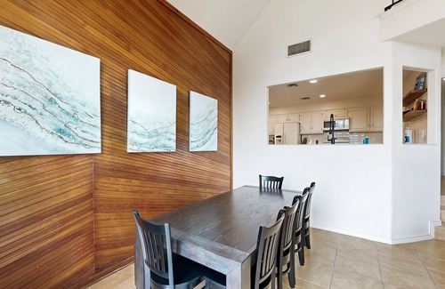 New Braunfels House | Idyllic waterfront getaway with private hot tub & deck views - near golf