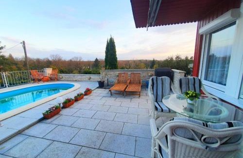 Zitzschewig House | Idyllisches Ferienhaus mit Pool, Blick und großem Grundstück