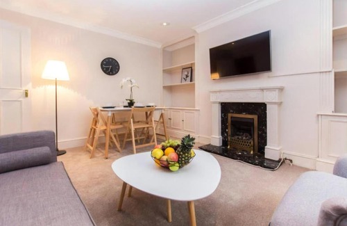 Redcliffe Apartment | Ifield B · Delightful Apartment with Own Patio, Earls Court
