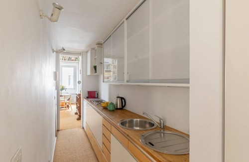 Rione III Colonna Apartment | iFlat | The Carpet Apartment