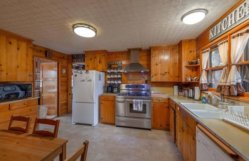 Tahoe City House | Igloo Alley in Tahoe City - walk to town