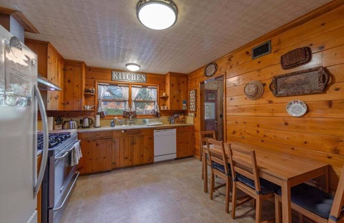Tahoe City House | Igloo Alley in Tahoe City - walk to town