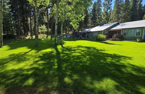 Tahoe City House | Igloo Alley in Tahoe City - walk to town