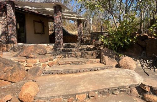 Leeupoort House | Ikhutseng Moutain Cottage