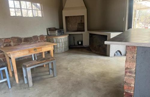 Leeupoort House | Ikhutseng Moutain Cottage
