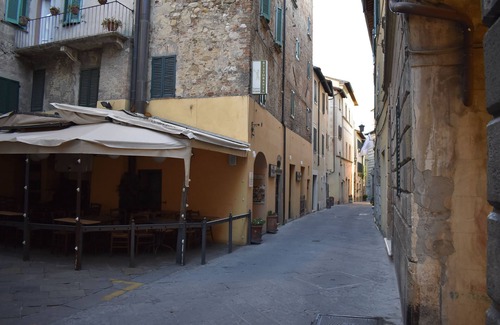 Montepulciano Apartment | Il Buonumore apartment, Il Bravio studio apartment with kitchenette