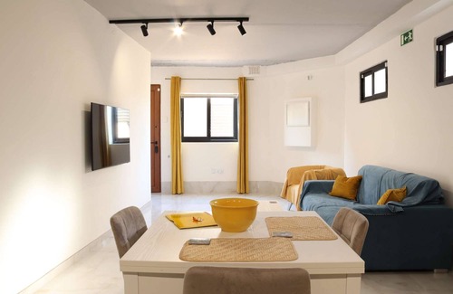 Tal-Ghoqod Apartment | Il-Kantuniera, One Bedroom Maisonette in St. Julian's