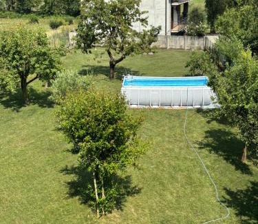 Agrate Apartment | Il terrazzo sul giardino