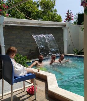 Durres House | Ilirida-Swimming pool & garden view rooms for rent