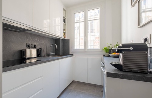 Grenelle Apartment | Illuminating Light, by Veeve