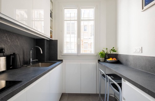 Grenelle Apartment | Illuminating Light, by Veeve