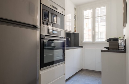 Grenelle Apartment | Illuminating Light, by Veeve
