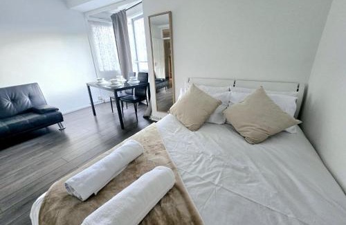 Whitechapel Apartment | Imam - Halliday House