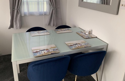 Clacton-on-Sea Ski Chalet | Immaculate 2-Bed Caravan in Clacton-on-Sea