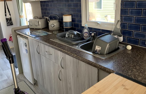 Clacton-on-Sea Ski Chalet | Immaculate 2-Bed Caravan in Clacton-on-Sea