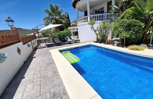 Mondron Villa | Immaculate 2 Bedroom 2 Bathroom Villa Private heated pool for 4 (MAX 5)