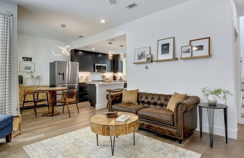 Highland House | Immaculate 2B/2B Modern Home N. Central | 30+ Days | Perfect for Temp Living