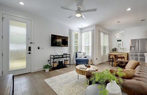 Highland House | Immaculate 2B/2B Modern Home N. Central | 30+ Days | Perfect for Temp Living