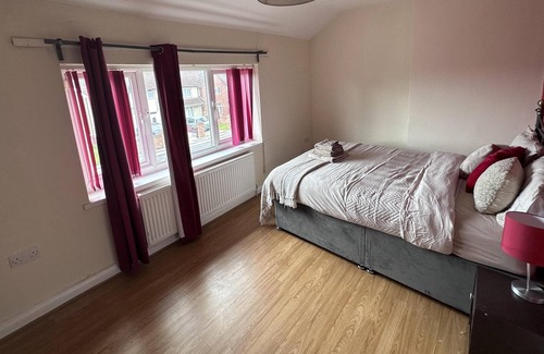 Walsall House | Immaculate 3-Bed House in Walsall