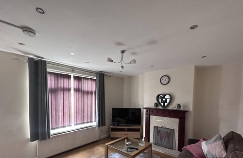 Walsall House | Immaculate 3-Bed House in Walsall