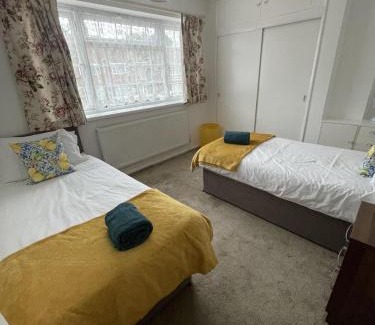 Luton House | Immaculate 3-Bed House in Luton