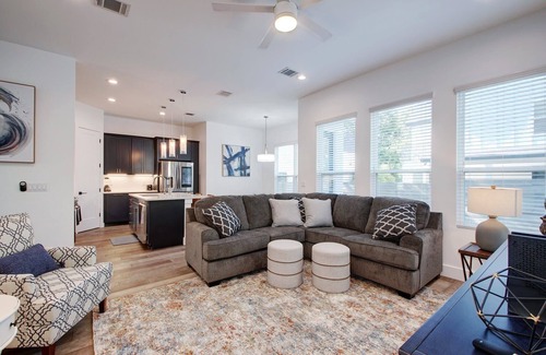 Highland House | Immaculate 3B/2.5B +Office | North Central | 30+ Days | Perfect for Temp Living