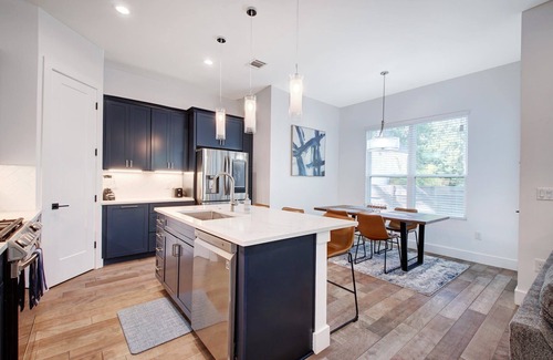 Highland House | Immaculate 3B/2.5B +Office | North Central | 30+ Days | Perfect for Temp Living