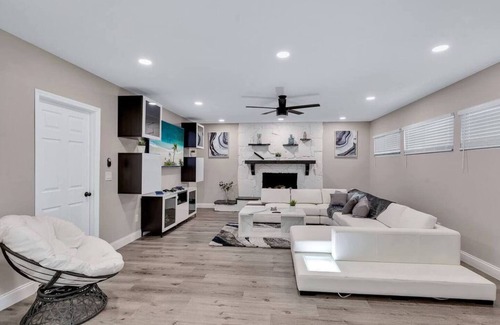 Tampa House | Immaculate & Cozy Entire Heated Pool House