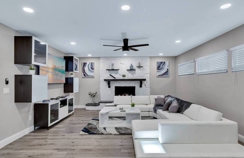 Tampa House | Immaculate & Cozy Entire Heated Pool House