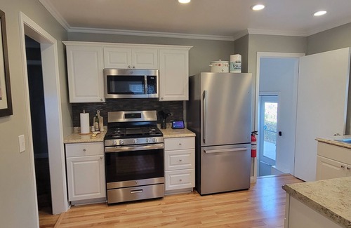 Lansing House | Immaculate home close to MSU, hospitals & downtown!