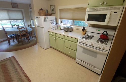 Ennis Cottage | Immaculate, homey and perfectly located for your stay in downtown Ennis.