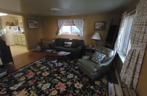 Ennis Cottage | Immaculate, homey and perfectly located for your stay in downtown Ennis.