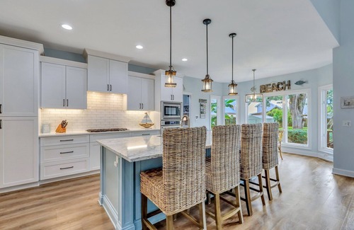 Saint Simons Island House | Immaculate Custom Home | 2.5 blocks to Beach | Heated Pool + Spa | Dog Friendly