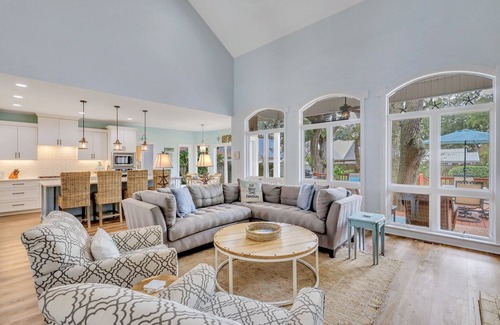 Saint Simons Island House | Immaculate Custom Home | 2.5 blocks to Beach | Heated Pool + Spa | Dog Friendly