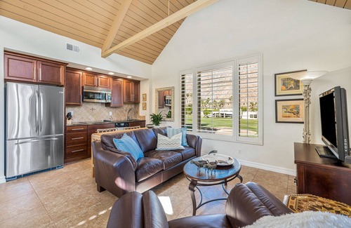 Indian Wells Apartment | Immaculately Kept Tuscan Treehouse- Indian Wells Country Club
