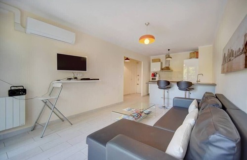 Carnot Apartment | Immogroom - Central - A C - Terrace - Near shops