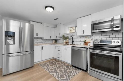 Walkerville Apartment | Impecable 2 Bedroom in Windsor