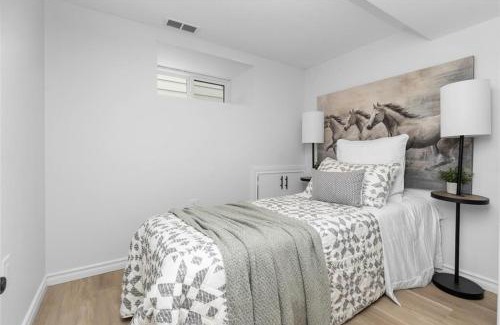 Walkerville Apartment | Impecable 2 Bedroom in Windsor