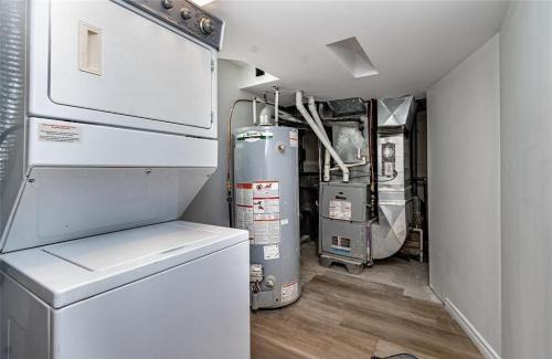 Walkerville Apartment | Impecable 2 Bedroom in Windsor