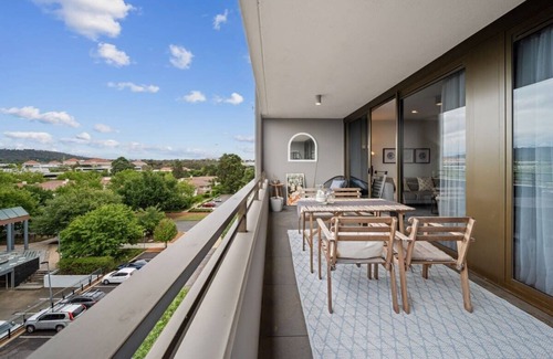Barton Apartment | Impeccable 1-Bed with Alfresco Dining in Barton