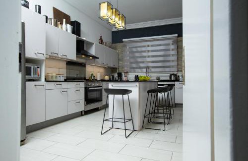 Nungua House | Impeccable 2-Bed House with Hot-Tub -Wi-Fi