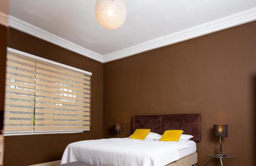 Nungua House | Impeccable 2-Bed House with Hot-Tub -Wi-Fi