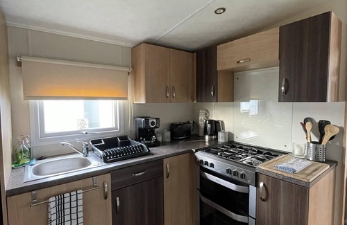 Clacton-on-Sea Cabin | Impeccable 4-bed Caravan in Clacton-on-sea