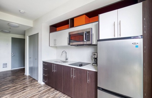Old Ballard Apartment | Impeccable Ballard Studio w/Rooftop, BBQ, walk to dining, by Blueground