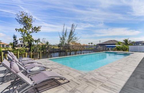 Burnt Store House | IMPECCABLE Gulf Access, Dock w/Tiki Bar, Outdoor Kitchen,AND AND AND - Villa Nautical Paradise